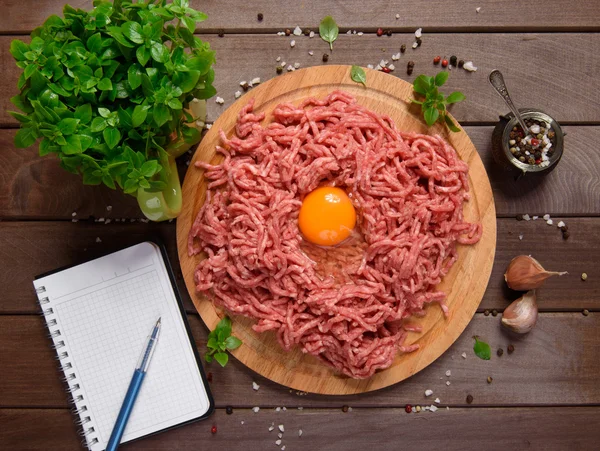 Minced meat on a wooden desk — Stock Photo, Image