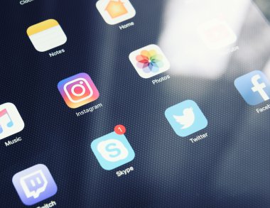 Moskova, Rusya - 15 Eylül 2016: Sosyal medya simgeleri akıllı