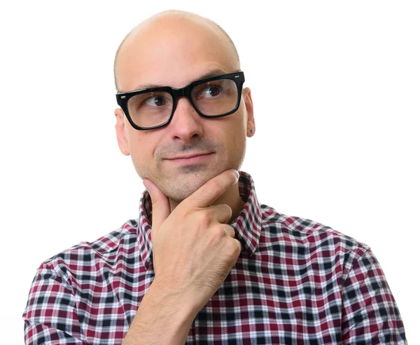 Man in glazen denken en op zoek weg — Stockfoto