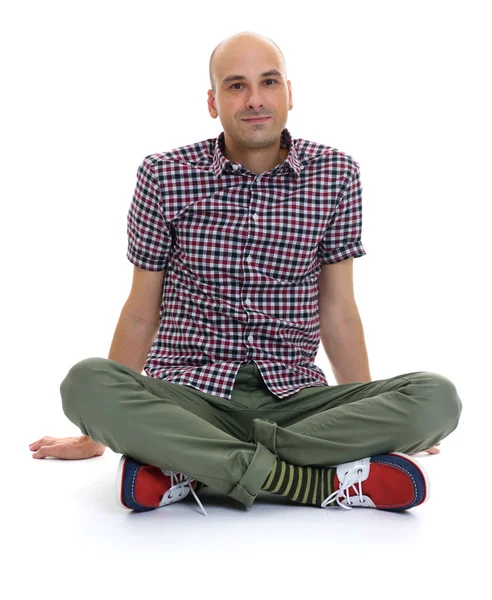 Casual bald man sitting with legs crossed — Stock Photo, Image