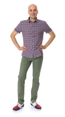 Tam uzunlukta portre gülümseyen yakışıklı kel adam. izole