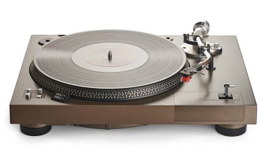 Beyaz arkaplanda vinil diski olan turntable oynatıcı