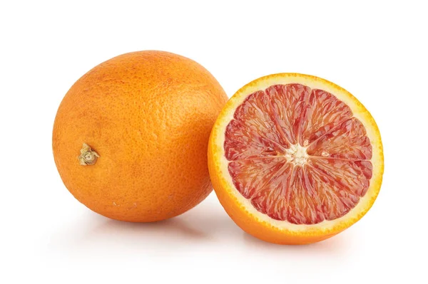 Červený Grapefruit Izolovaný Bílém Pozadí Polovina Celé Plody Zastřihovací Pěšinou — Stock fotografie