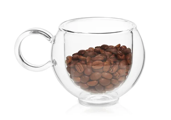 Glas Gebrande Koffiebonen Geïsoleerd Witte Achtergrond Met Clipping Pad — Stockfoto