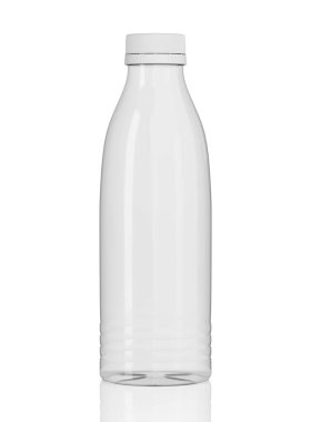 Beyaz arka planda izole edilmiş boş şeffaf plastik şişe. 3d illüstrasyon