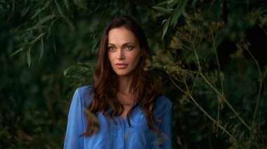 Doğadaki güzel bir harikanın yaz portresi. Huzurlu insanlar