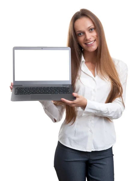 Geschäftsfrau präsentiert etwas auf ihrem Laptop — Stockfoto