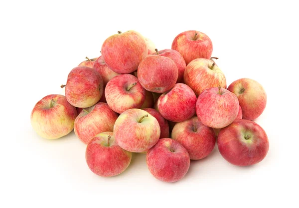 Manzanas rojas aisladas en blanco —  Fotos de Stock