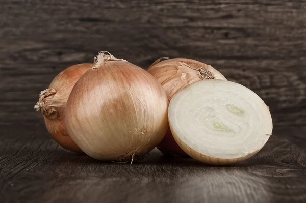 White onion on wood — Stock Photo, Image