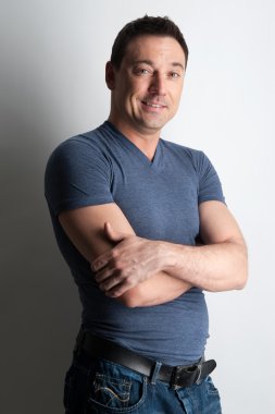 Sıradan Genç Adam Kameraya Bakıyor