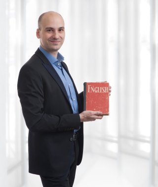 İngilizce öğreniyorum.