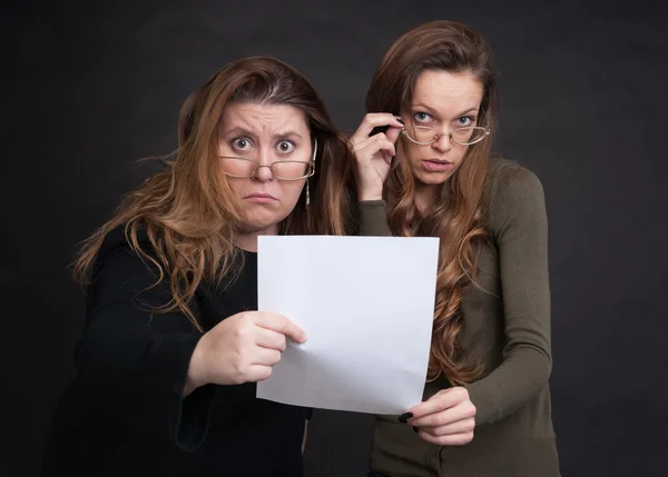 Twee geschokt vrouwen — Stockfoto