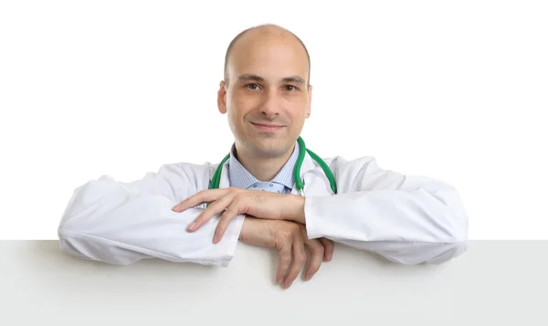 Medico che mostra banner in bianco — Foto Stock