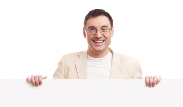 Alegre joven guapo hombre con letrero en blanco — Foto de Stock