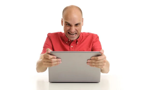 Wütender Mann mit Laptop — Stockfoto