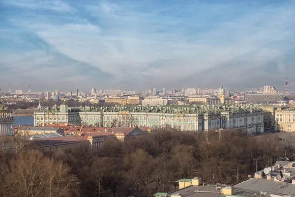 冬の宮殿。エルミタージュ国立美術館。サンクトペテルブルク、ロシア — ストック写真