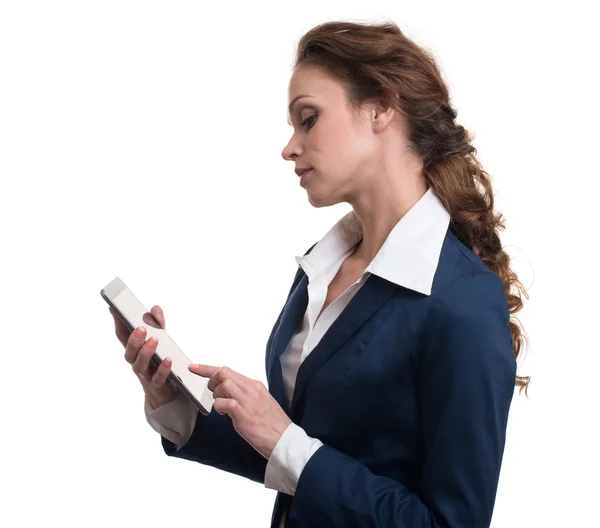 Affärskvinna med hjälp av tablet PC — Stockfoto