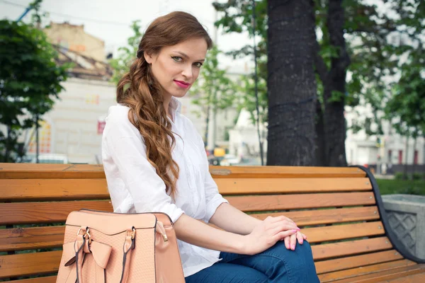 Young woman outdoors — Stock Photo, Image