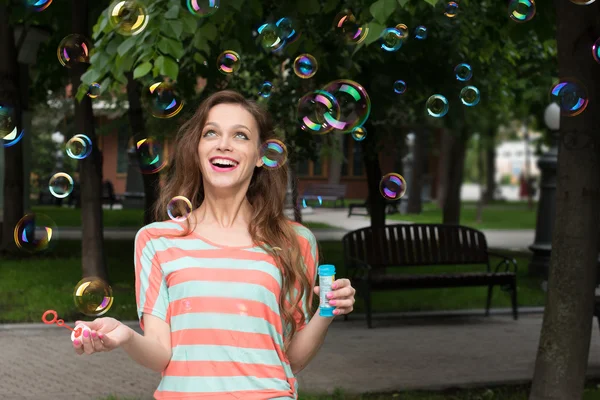 Woman have fun with soap bubbles in summer park — Stock Photo, Image