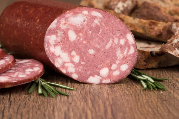 Wędzona kiełbasa salami — Zdjęcie stockowe