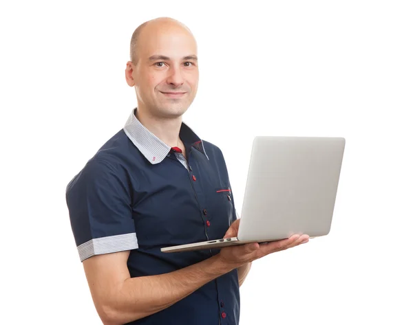 ノート パソコンと笑みを浮かべてハゲ若い男 — ストック写真