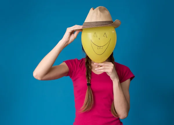 Lustiges Mädchen mit Luftballons — Stockfoto