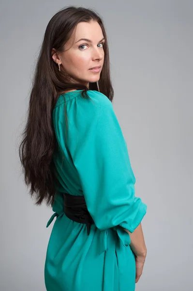 Yeşil elbiseli kadın — Stok fotoğraf
