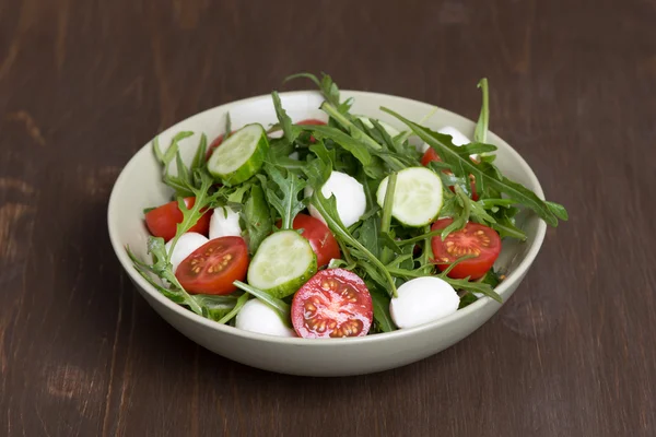 Salade met mozzarella — Stockfoto