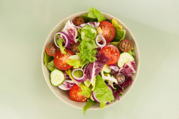 Insalata vegetale fresca in una ciotola — Foto Stock