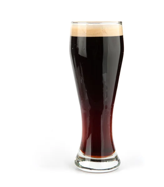Mörkt öl över vita — Stockfoto