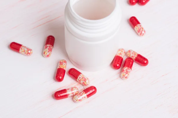 Comprimidos vermelhos close-up — Fotografia de Stock