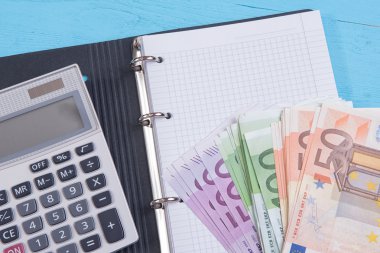 para, hesap makinesi ve defter