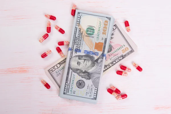 薬とお金 — ストック写真