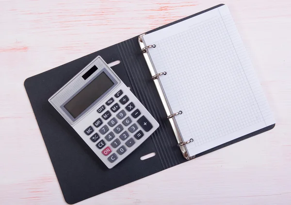 Kladblok met calculator — Stockfoto