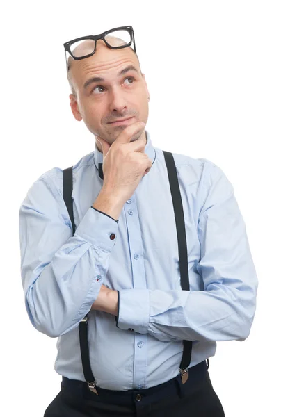 Думающий парень с подтяжками и галстуком — стоковое фото