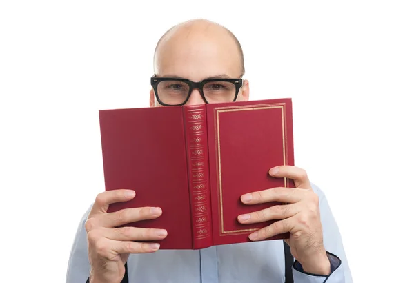 Knappe man lezen van een boek — Stockfoto