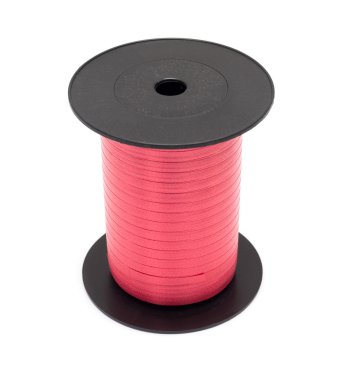 Pembe kurdele beyaz arka plan üzerinde izole reel