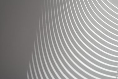 Beyaz zemin üzerine kör gölge