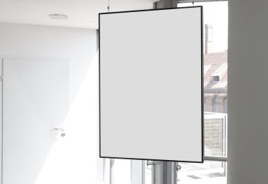 Duvarlarda, sahte boş resimlerle boş parlak Sanat Galerisi 