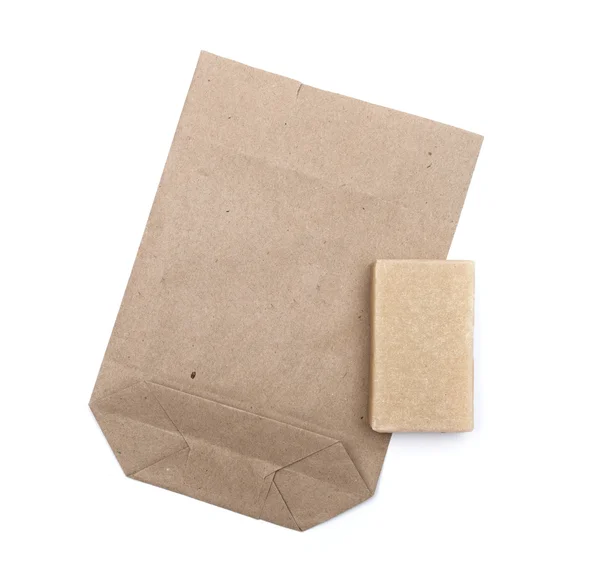 Bruine papieren zak geïsoleerd op witte achtergrond — Stockfoto