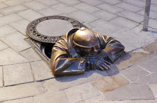 Bronze sculpture called man at work, Bratislava, Slovakia — Stock Photo, Image