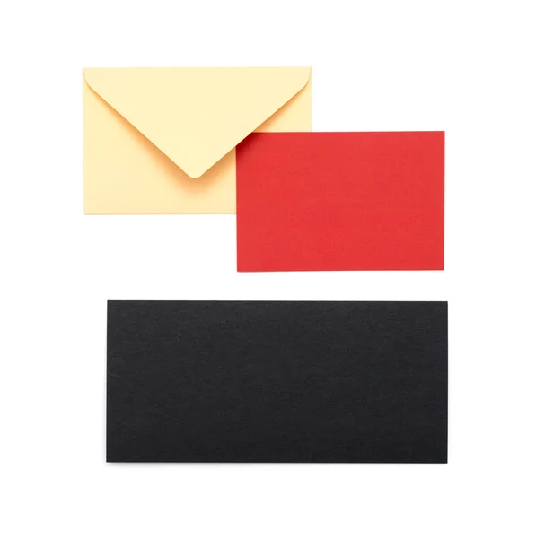 Envelope vermelho em um fundo branco — Fotografia de Stock