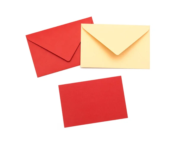 Envelope vermelho em um fundo branco — Fotografia de Stock