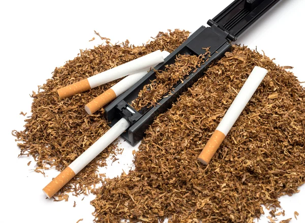 Válcovací stroj a prázdné cigaret trubice a tabáku o cigarety — Stock fotografie