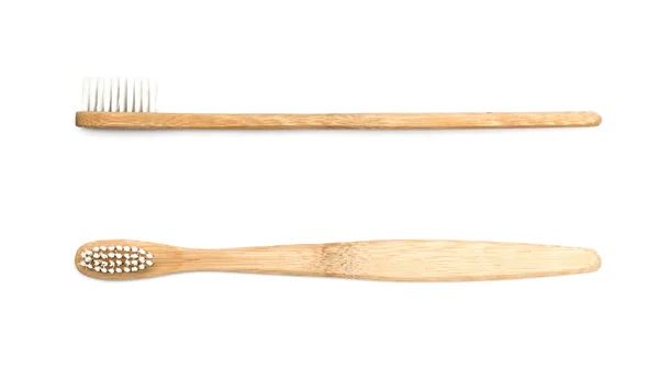 白い背景の上の木製歯ブラシ — ストック写真