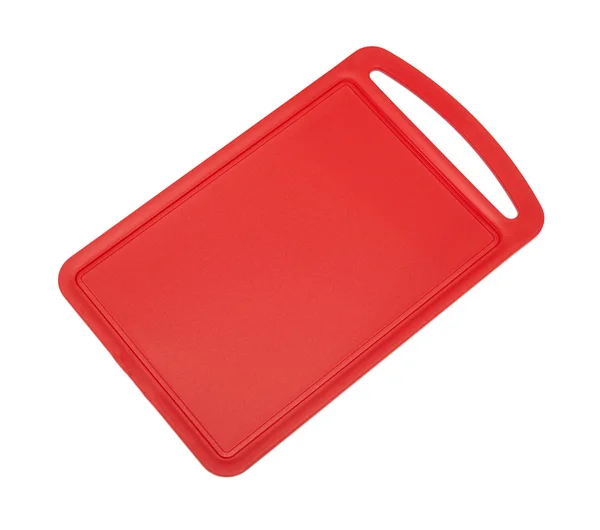 Placa de corte de plástico vermelho isolado no branco — Fotografia de Stock