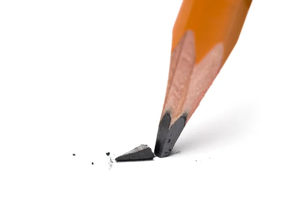 Gebroken hoofd van scherp potlood op een Witboek — Stockfoto