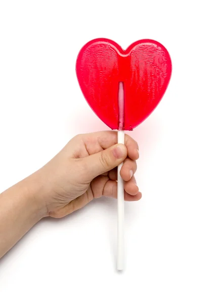 Mano tenendo cuore caramelle isolato su bianco — Foto Stock