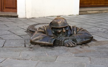 bronz heykel denilen adam iş, bratislava, Slovakya