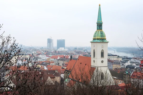 Panoráma města Bratislava & katedrála svatého Martina, Slovensko — Stock fotografie